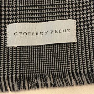 GEOFFREY BEENE Reversible Scarf/ Black & White